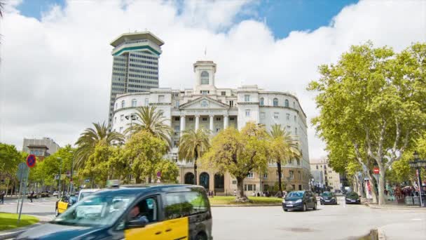 Barcelona Spanien Sector Naval Cataluna Byggnaden Exteriör Med Street Traffic — Stockvideo