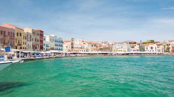 Chania Kreta Griekenland Scenic Harbor Waterkant Met Kleurrijke Gebouwen Tijdens — Stockvideo