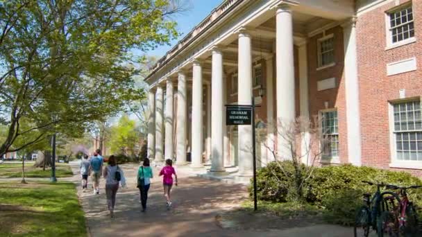 Graham Memorial Hall University North Carolina Chapel Hill Ludźmi Chodzeniem — Wideo stockowe