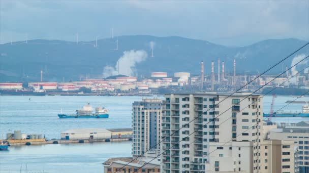 Gibraltar Vista Refinerías Puente Mayorga España Con Buques Carga Bahía — Vídeo de stock