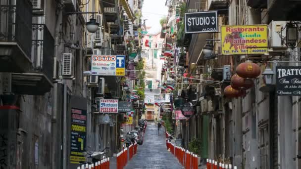 나폴리 이탈리아 사이드 레스토랑 소매점 흔들리는 이탈리아 국기와 — 비디오