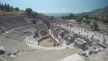 Selçuk Türkiye Efesli Turistler Antik Roma Efe Şehir Harabeleri Rehberli Gezi Turu Sırasında Büyük Stadyum Tiyatrosu İçinde