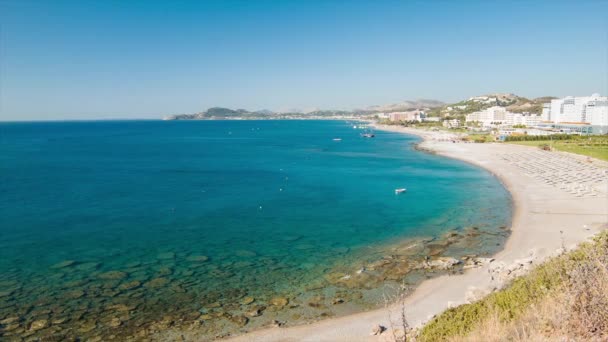 Faliraki Beach Rodos Yunanistan Güneşli Yaz Havası Sırasında Akdeniz Sahili — Stok video