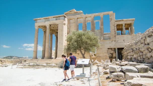 Young Couple Visiting Erechtheion Acropolis Athens Greece Sightseeing Ancient Greek — Stock Video