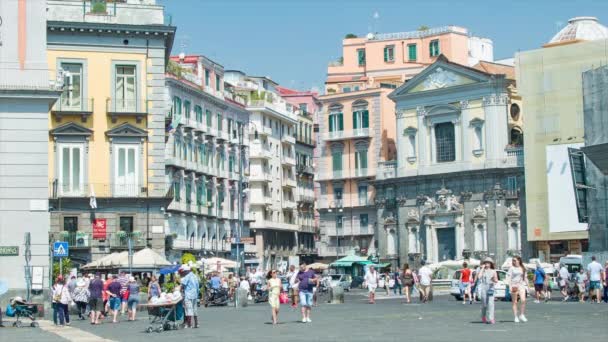 역사적인 이탈리아 목적지를 방문자와 화창한 폰타나 카르시오포에서 나폴리 이탈리아 활기찬 — 비디오
