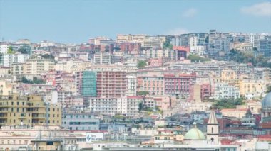 Napoli İtalya Yoğun Şehir Güneşli Bir Günde Pastel Renkler featuring Metropolitan Bina Dış Genelinde Panning