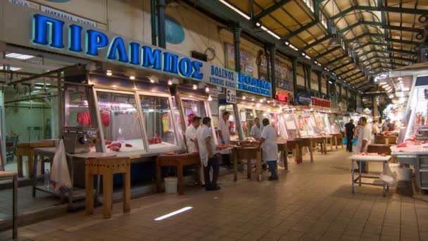 Ateny Grecja Central Market Wnętrze Sceny Rzeźników Sprzedaż Mięsa Ryby — Wideo stockowe