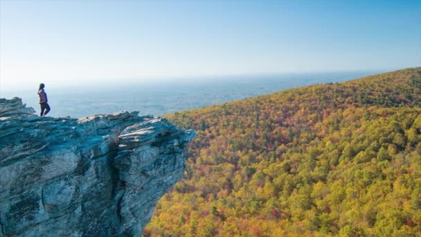 Dramatik Asma Rock State Park Overlook Tek Kadın Kuzey Carolina — Stok video