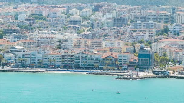 库萨达西土耳其西土耳其海岸线对地中海爱琴海与密集的海滨城市公寓楼建筑 — 图库视频影像