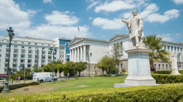 Athene Griekenland Markante Standbeeld Griekse Nationale Bibliotheek Een Historisch Gebouw — Stockvideo