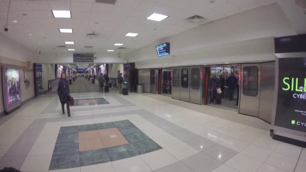 Comboio Aéreo Aeroporto Internacional Hartsfield Jackson Atlanta Com Passageiros Terminal — Vídeo de Stock