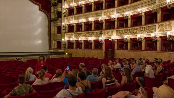 Неаполь Италия Театр Сан Карло Экскурсия Лекция Посетителей Сидящих Местах — стоковое видео