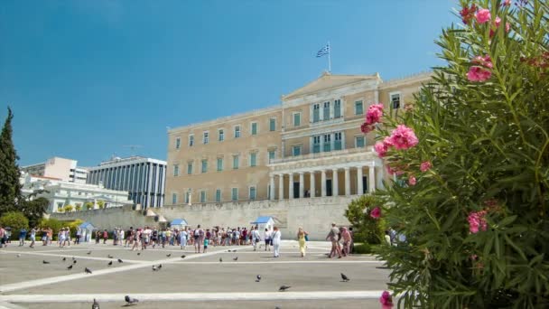 Athens Greece Greek Parliament Building Exterior Sightseeing Tourists Visiting Vibrant — Stock Video