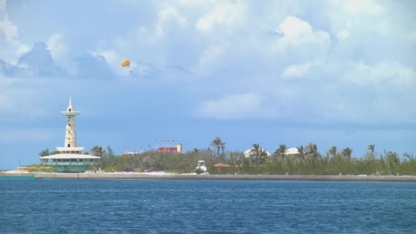 Nassau Bahamas Parasailing Crystal Cay Marine Park Dia Ensolarado Cenário — Vídeo de Stock