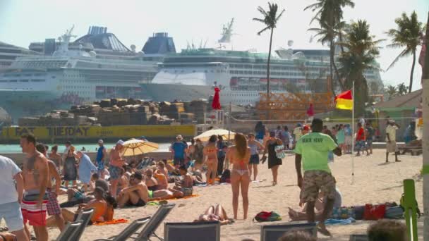 Nassau Bahamas Bezet Junkanoo Strand Scène Tijdens Warme Voorjaarsvakantie Seizoen — Stockvideo