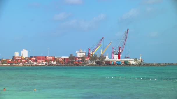 Nassau Bahamas Kommersiell Sjöfart Hamnverksamhet Med Fraktfartyg Lossning Behållare Livlig — Stockvideo
