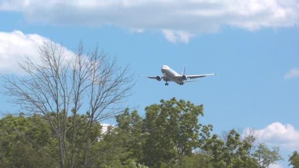 ワシントン Dcユナイテッド航空ボーイング767 400Erジェット旅客機ダレス国際空港Iadへの最終アプローチ — ストック動画