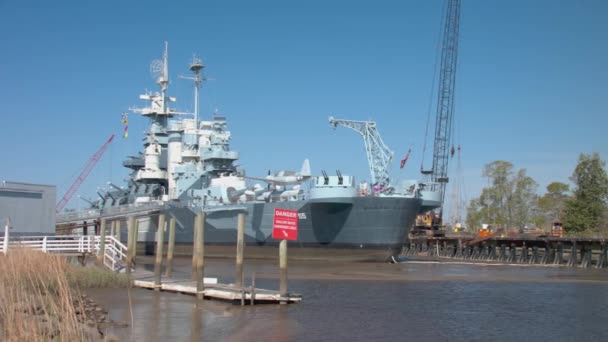 Uss Carolina Del Norte World War Battleship Memorial Museum Atracado — Vídeo de stock