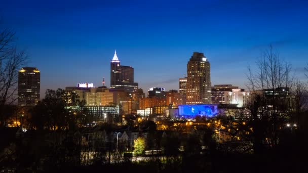 Sunrise Timelapse Sobre Raleigh City Skyline Con Exteriores Edificios Lit — Vídeo de stock