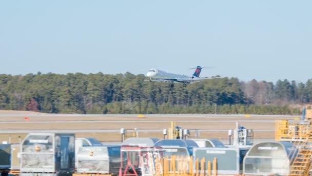 Avion Ligne Réaction Commercial Delta Airlines Atterrit Aéroport International Rdu — Video