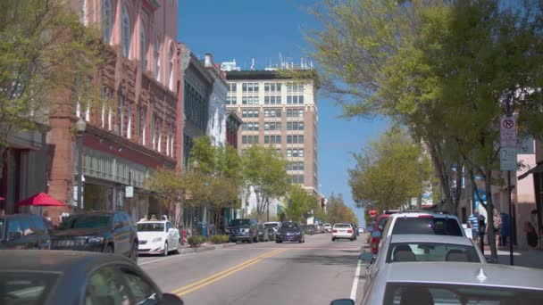 Wilmington Lebendige Historische Innerstädtische Gebäude Außen Mit Fahrzeugen Auf Der — Stockvideo