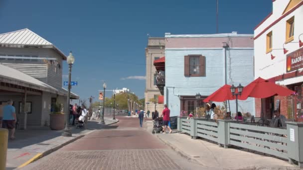 Wilmington Lebendige Historische Innenstadt Flussufer Szene Mit Menschen Erkunden Restaurants — Stockvideo