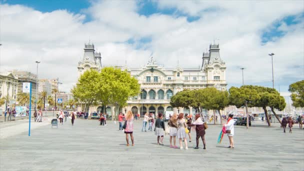 Puerto Barcelona España Edificio Histórico Exterior Con Crucero Visitante Turistas — Vídeos de Stock