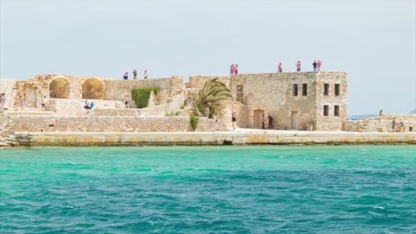 Chania Kreta Oude Griekse Haven Fort Met Sightseeing Toeristen Wandelen — Stockvideo