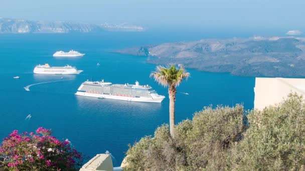 Santorini Greece Scenic Mediterranean Cruising Destination Cruise Ships Visiting Popular — Stock Video