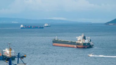 Cebelitarık Boğazı'nda Jenerik Nakliye Tankerleri Koy Çıkış ve Akdeniz Okyanusu'nda İspanya ve Fas arasında Crossing Over