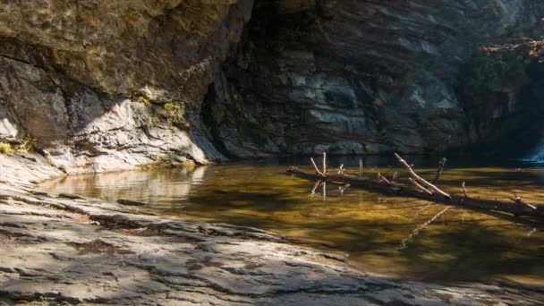 Hangende Rock State Park Lower Cascades Waterval Stromend Water Berg — Stockvideo