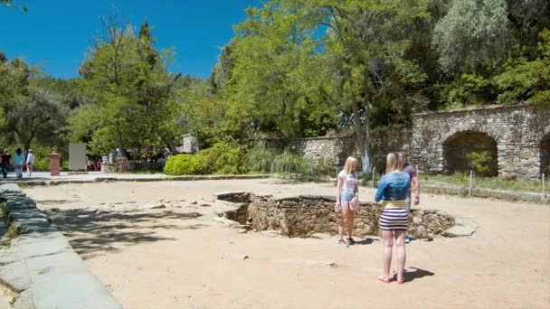 Selcuk Turecko Turisté Objevte Archeologické Rozvaliny Domě Panny Marie Horkém — Stock video