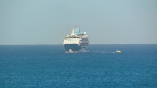 Tui Discovery Cruise Ship Karib Tenger Vizein Kis Pilóta Hajó — Stock videók