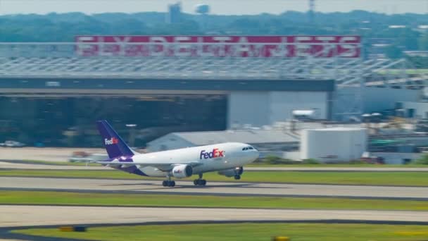 Fedex Airbus A310 Frachtflugzeug Mit Abflug Vom Internationalen Flughafen Hartsfield — Stockvideo