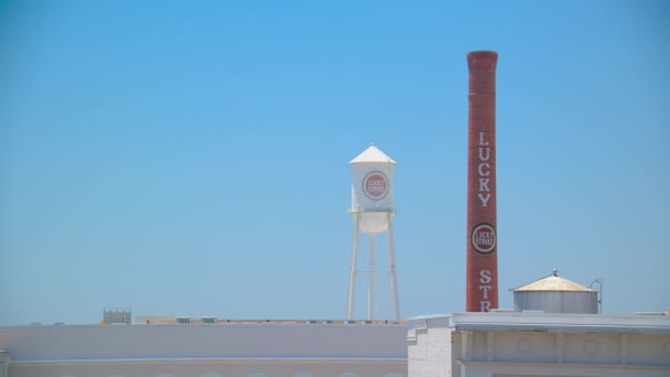 Durham Lucky Strike Towers American Tobacco Campus Com Fundo Blue — Vídeo de Stock