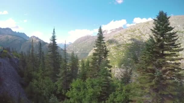 Weißer Pass Und Yukon Eisenbahnstrecke Bergkulisse Richtung Der Stadt Skagway — Stockvideo