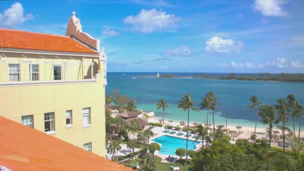 Tropical Nassau Bahamas Resort Utsikt Med Hotellbyggnad Exteriör Gränsar Mot — Stockvideo
