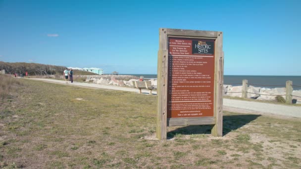Fort Fisher Bezoekers Kure Beach North Carolina Wandelen Langs Historische — Stockvideo