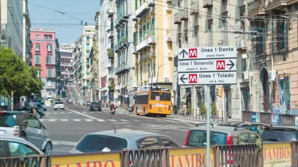 Nápoly Olaszország City Street Jelenet Tömegközlekedési Villamos Metró Signage Tompított — Stock videók