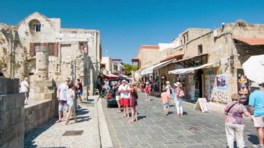 Rodos Yunanistan Gezi Turistler Sunny Day Taş Harabeleri de Fotoğraf Çekmek Antik Eski Şehir Keşfetmek