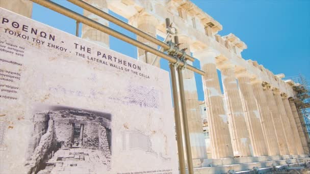 Het Parthenon Bewegwijzering Acropolis Hill Athene Griekenland Met Educatieve Informatie — Stockvideo