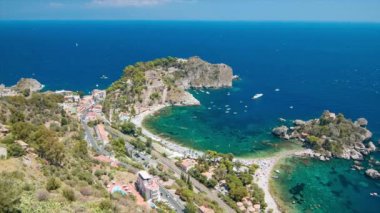 Isola Bella Geniş Manzara Taormina İtalya Sicilya Adası'nda Güneşli Yaz Tatil Sezonu sırasında Popüler Plajları Kıyı Koyları featuring