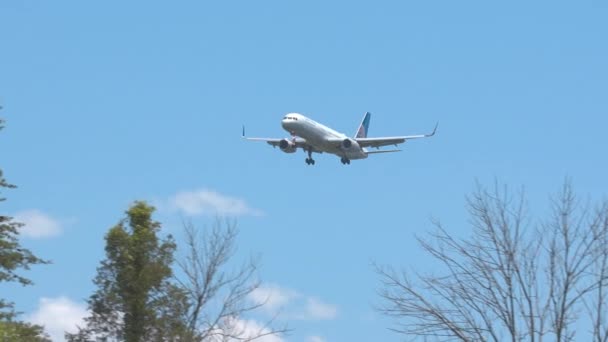 Washington United Airlines Boeing 757 200 Jet Airliner Final Approach — Stock Video