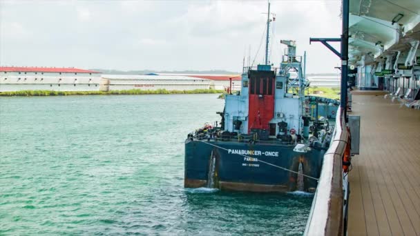 Cruise Ship Being Refueled Diesel Colon Panama Local Panamanian Bunker — Stock Video