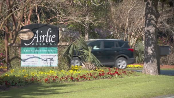 Wilmington Airlie Gardens Entrée Attraction Avec Des Fleurs Entrer Visiteurs — Video