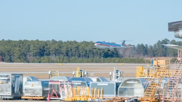 American Airlines Dc9 Jet Trafikflygplan Landning Raleigh Durham International Airport — Stockvideo