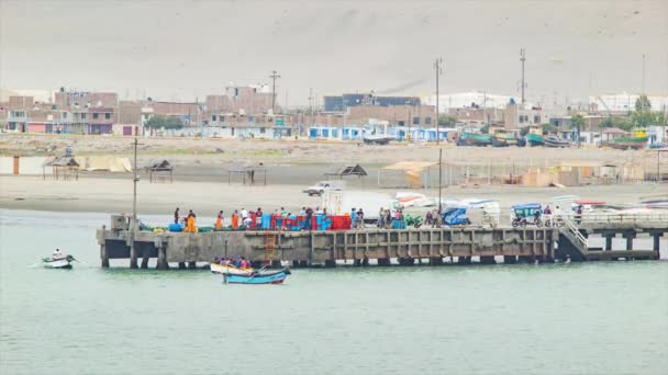 Peru Güney Amerika Salaverry Çöl Kasabası Skelede Yerel Perulu Balıkçılar — Stok video