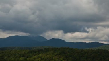 Batı Carolina 'da Asheville ve Waynesville arasındaki Blue Ridge Parkway' in manzaralı görüntüleri.