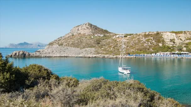Ladiko Beach Rhodos Griekenland Met Blauwe Middellandse Zee Water Met — Stockvideo