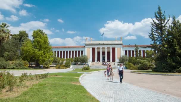 Athene Griekenland Nationaal Archeologisch Museum Breed Front Exterieur Met Bezoeker — Stockvideo